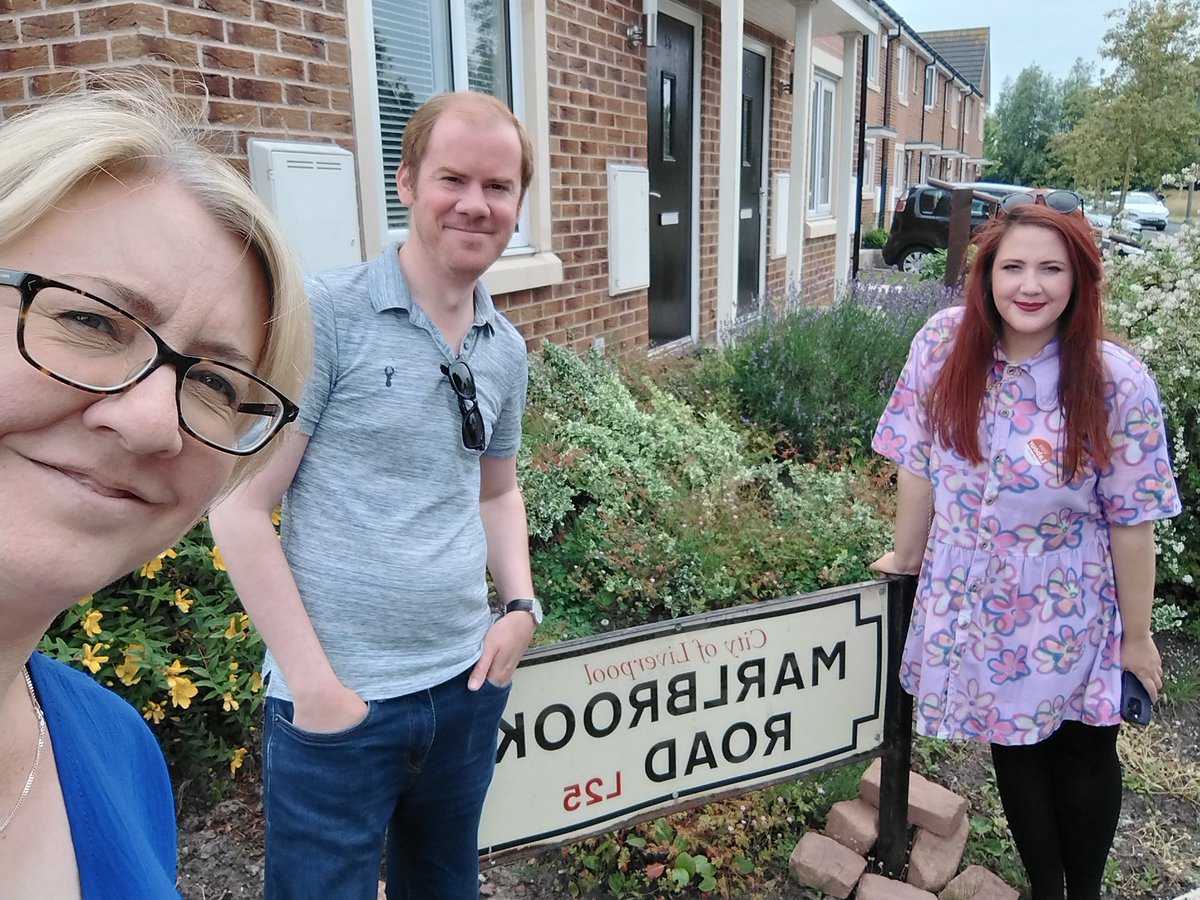 Lots of conversations on the Belle Vale doorstep today! Thank you to residents for raising their concerns about potholes, ASB and road safety @LiverpoolLabour