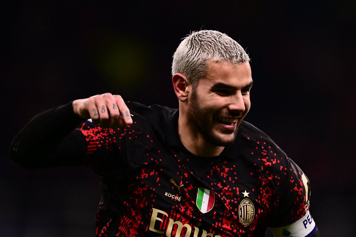 DailyUnitedBR's tweet photo. 🚨🚨
O Manchester United nega conversas ou contatos concretos por Theo Hernández. 
Não há negociações neste momento e com certeza o AC Milan nunca consideraria vender por €60m.
Theo é muito feliz no clube, enquanto o United tem prioridades diferentes no mercado
[@FabrizioRomano] https://t.co/JDYhjxeR9e
