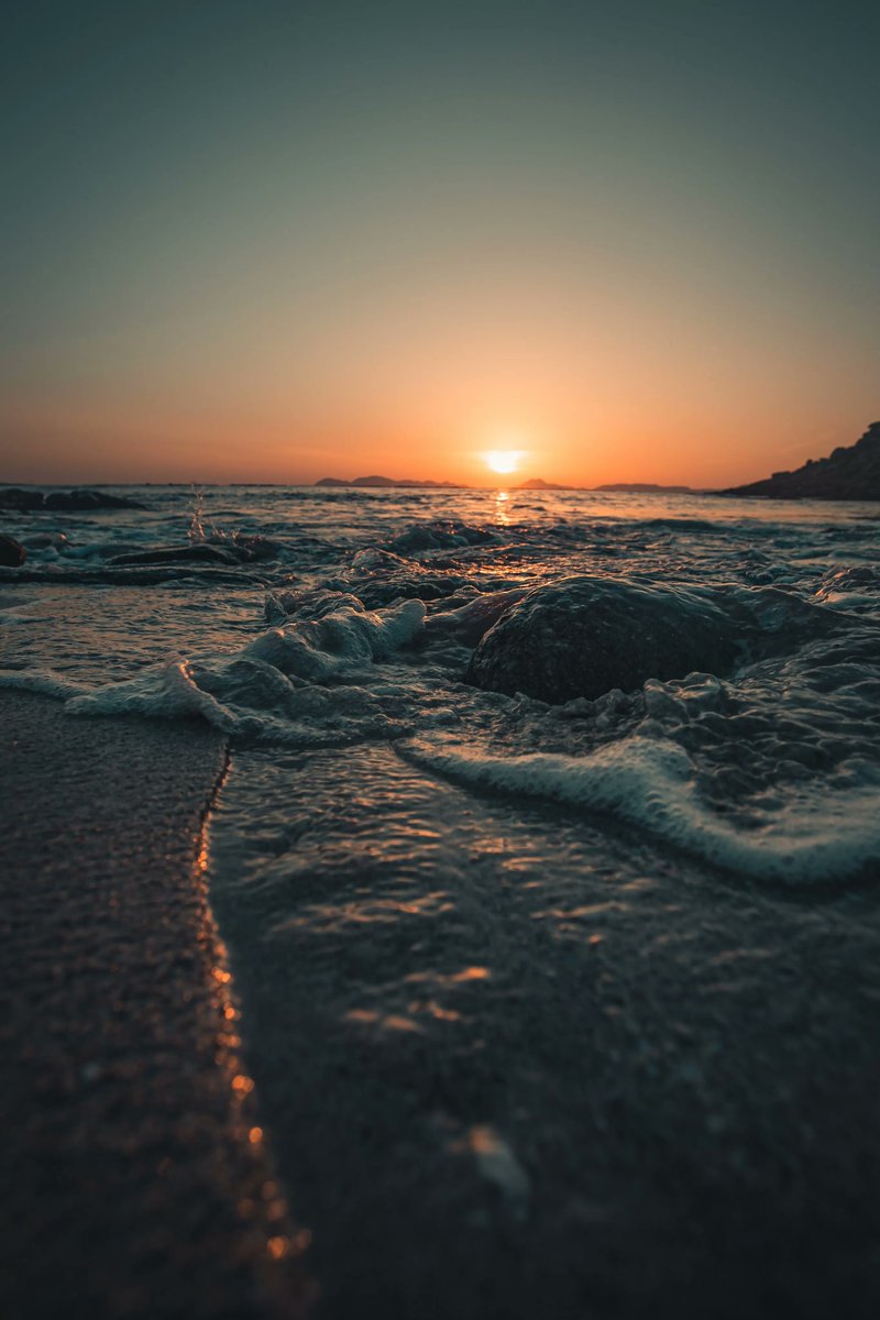 aestheticspost_'s tweet photo. Ocean sunset https://t.co/mqsBgGSrq1