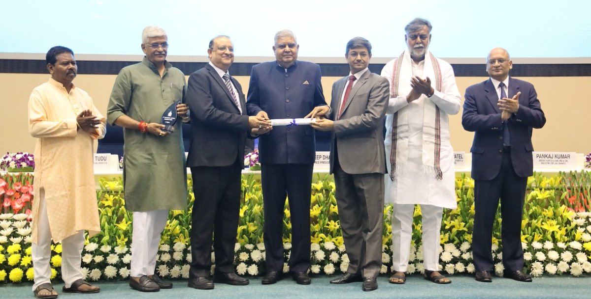 A proud moment for Barauni Thermal Power Station, Begusarai, Bihar as it receives 1st Prize in 'Best Industry' Category at the 4th #NationalWaterAwards. It has been recognized for its efforts in utilizing best practices for water conservation and its utilization.

#NWA
