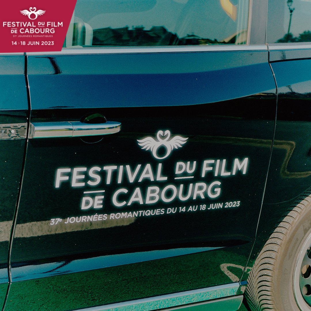 Notre partenaire @CaocaoMobility transporte nos invités dans ses véhicules aux couleurs du Festival pour l'occasion 🚗✨