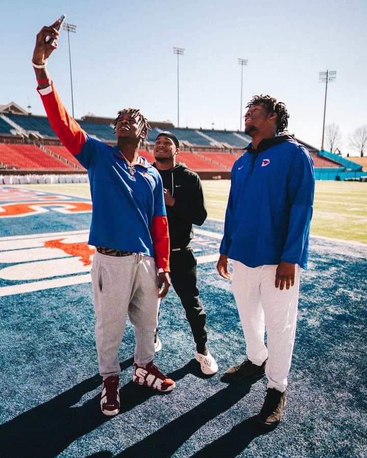 Maaaaan Whaaaat!!! These Young kings and the rest of their brothers are about to make some serious noise..#PonyUpDallas 🐎 #SamePonyNewExpress 💙❤ 💯💪🏿 Y.A.K.