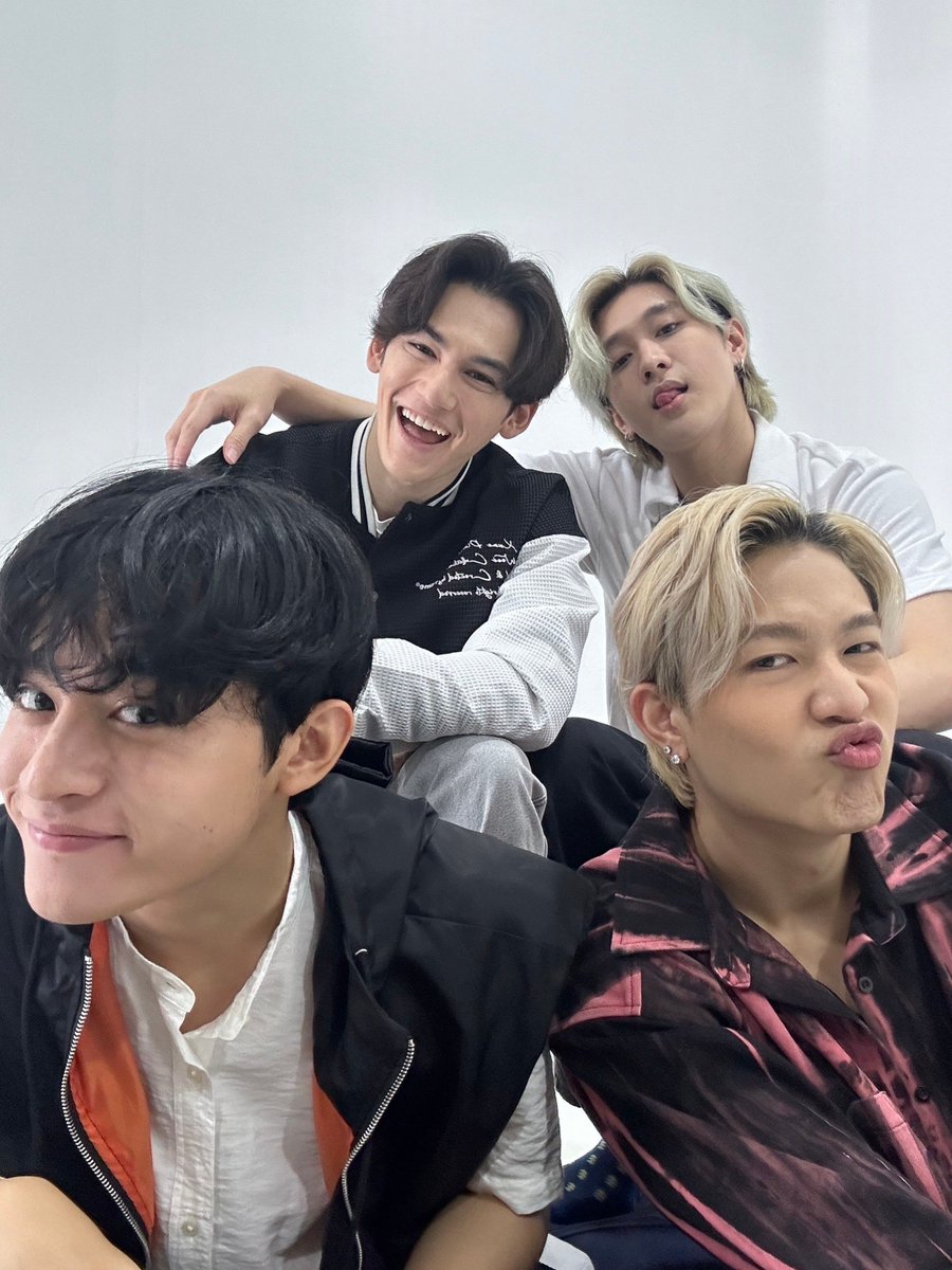 [ 17 / 06 / 23 ]

#2jkhunchalach #2JLionPink
#ฝูงสิงโตของ2J <a href="/2Jkhunchalach/">2J.Khunchalach</a>