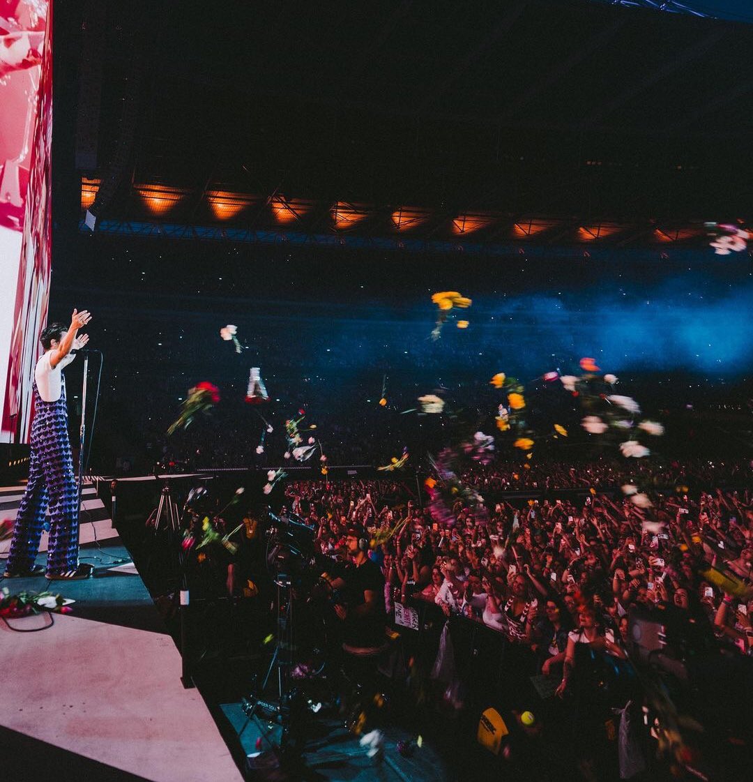 TheHarryNews's tweet photo. Harrystyles: Love On Tour. London III. June, 2023. https://t.co/byQQwPQCfL