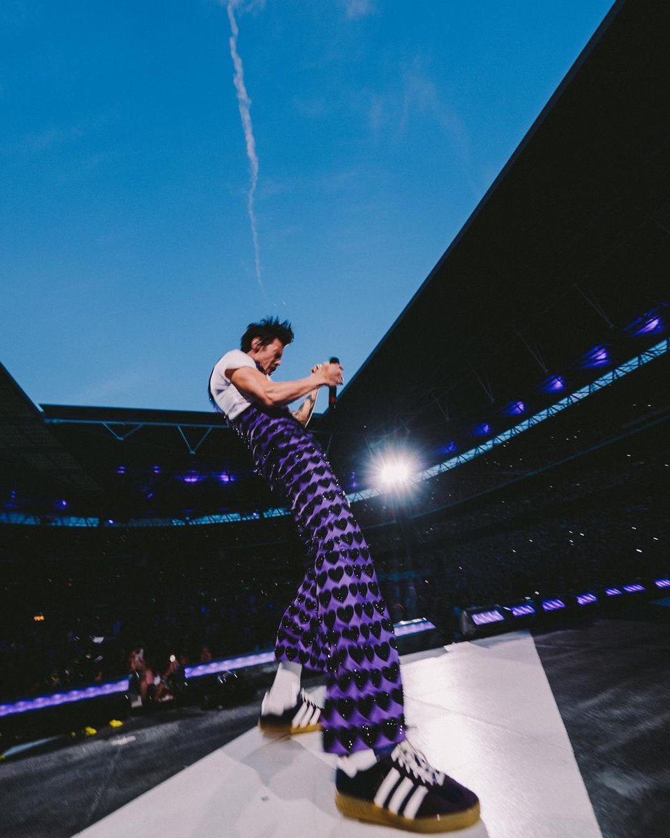 TheHarryNews's tweet photo. Harrystyles: Love On Tour. London III. June, 2023. https://t.co/byQQwPQCfL