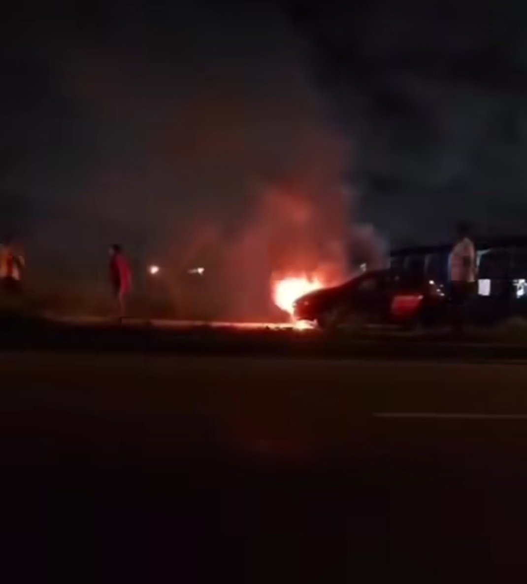 InformacionVias's tweet photo. ⚠️💥🚗 #NoticiasViales (17/06) #Barinas Ayer ocurrió un incendio de un vehículo liviano en la Troncal 5, a la altura de la Estación de Servicios Bica Barinas. Pudo ser controlado. #17Jun

Info: @aldiaconbarinas
✍🏻 @andrearochap https://t.co/4uMaoNcFz6