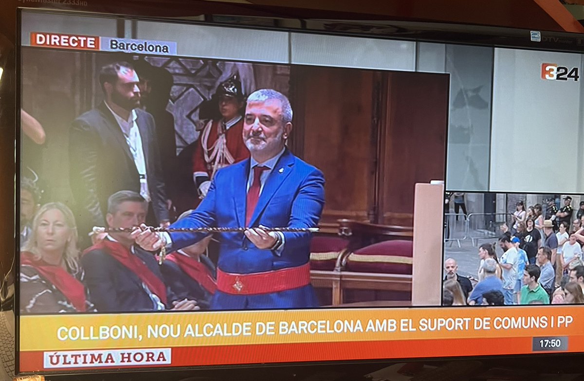 Torna la millor Barcelona. Torna la Barcelona socialista de la mà de <a href="/jaumecollboni/">Jaume Collboni</a> 

Enhorabona alcalde! 🌹 #AlcaldeCollboni <a href="/pscbarcelona/">PSC Barcelona/♥️</a>