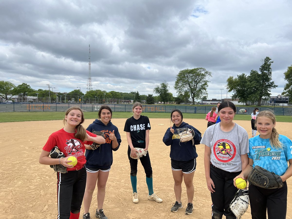 Good week of softball camp! Learning from our newest alumni!
#FightOn <a href="/BGBisonAD/">Buffalo Grove Athletics</a>