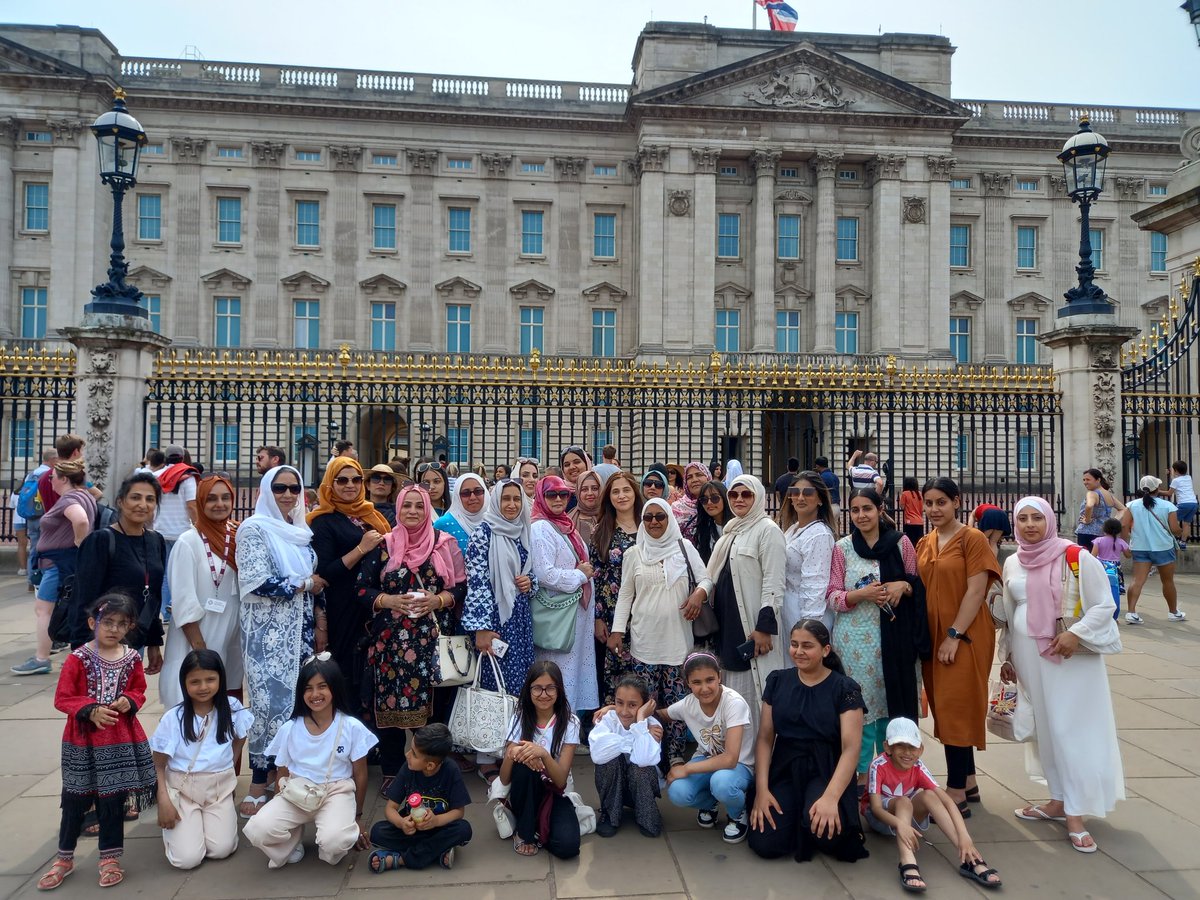 50 women and children out on a trip to London. Celebrating kings birthday. 
#britishvalues #empowering females and children. #mentalwellbeing #Integration 
@fatimawomens @glaysherwhite @GM_VRU @OsmanSayyed @shah_arooj @cllrjennyoldham