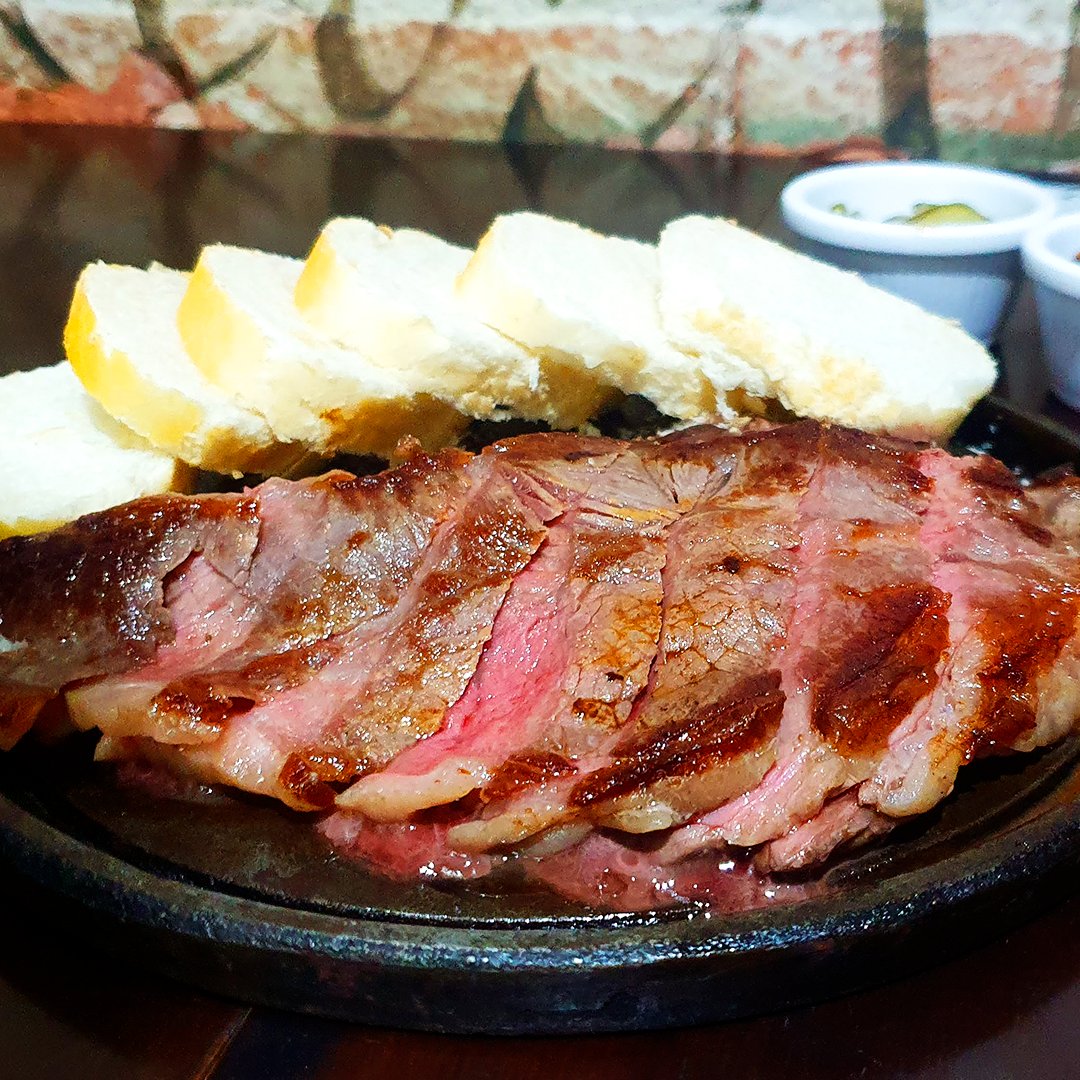 capitaobarley's tweet photo. 😍 BIFE CHORIZO E CHOPP!

Sabadão friozinho, a sugestão são chopes mais alcoólicos ou com maltes torrados para acompanhar esta delícia aí da foto.

Ahoy!

📍 Rua Cotoxó, 516, Pompéia. São Paulo, SP. https://t.co/6AIUFN9SjB