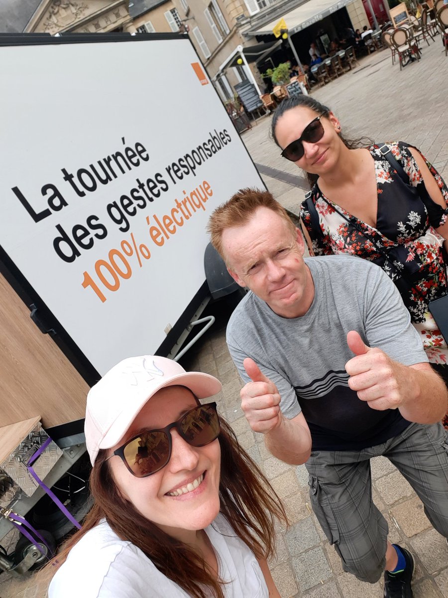 ONG Pure Ocean et #Orange s'engagent pour sensibiliser le grand public aux gestes responsables.
Etape tour de France 16 et 17/06 à #Poitiers, après Nantes et avant Aix en Provence.
Des centaines de visiteurs motivés sous notre yourte.
<a href="/LaurieBeauge/">Laurie Beaugé</a> <a href="/karimDinari/">Karim Dinari</a> <a href="/PouyadeAurelie/">Aurélie Pouyade</a>
