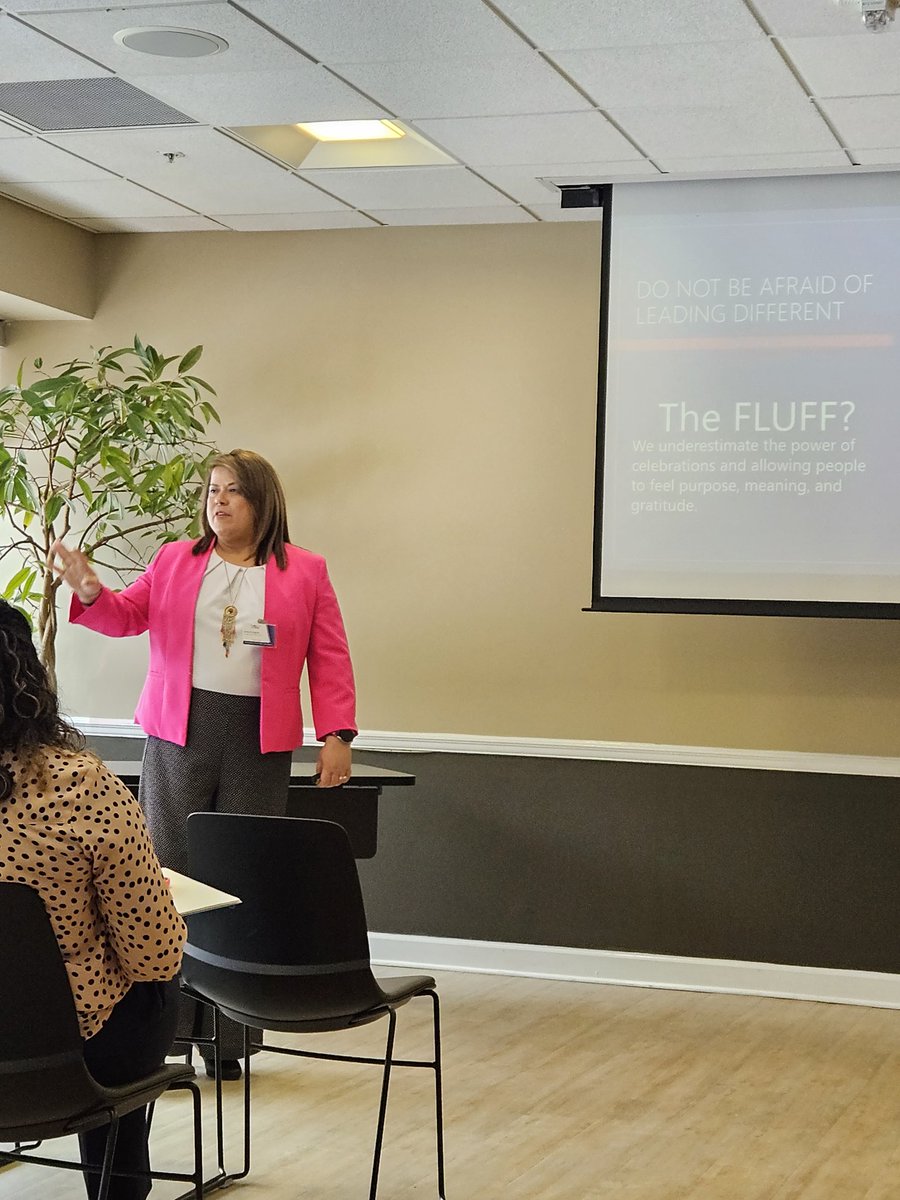 BelindaReyes07's tweet photo. Proud of my friend and colleague @alelivaz (Dr. Aleli Vazquez) as she presents Daring, Innovating, and Bold Leadership at the @Florida_ALAS State Conference! @ALASEDU @UCF https://t.co/LukJe76GVj