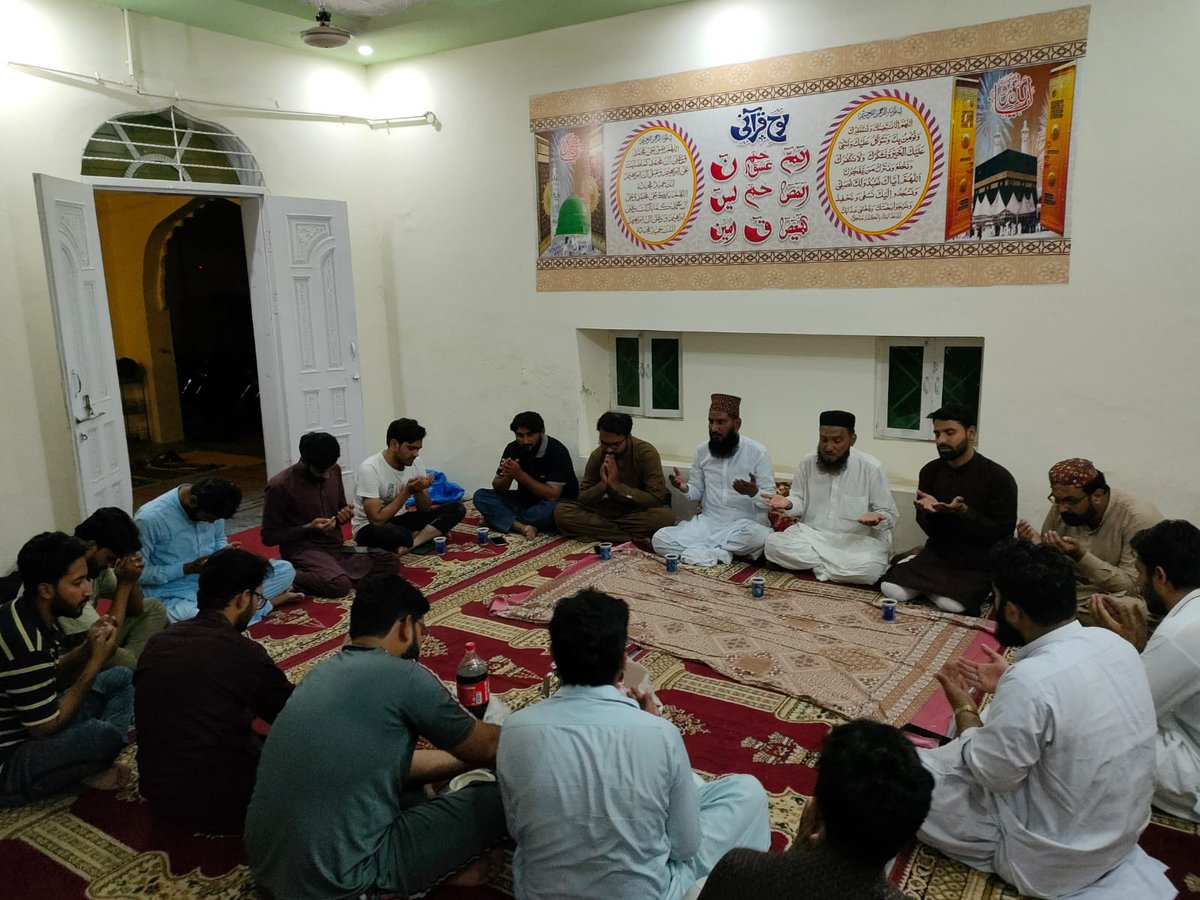 MYLSouthPunjab's tweet photo. منہاج یوتھ لیگ و منہاج القرآن علماء کونسل بہاولپور کے زیر انتظام جامع مسجد اسماعیل ٹاؤن بہاولپور میں شہداء ماڈل ٹاؤن کے ایصال ثواب کی تقریب کا اہتمام کیا گیا
@TahirulQadri
@MinhajYouthPK
#ModelTownMassaccre
#JusticeForModelTownVictims
#JusticeDelayedIsJusticeDenied https://t.co/2MJhE4Qar3