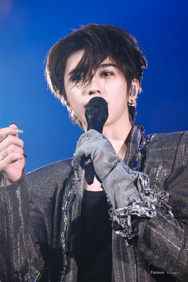 wengweng0802's tweet photo. so lovely night！Hope you can continue to be happy! we all love you💙
#caixukun https://t.co/COR1oTiTX1