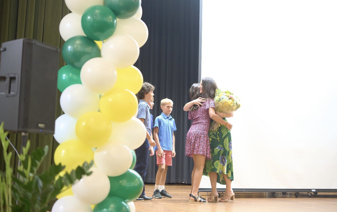 DuffyDragons's tweet photo. Once a Dragon, always a Dragon! Congratulations, 5th graders 💚 https://t.co/xFCJBkTbZS