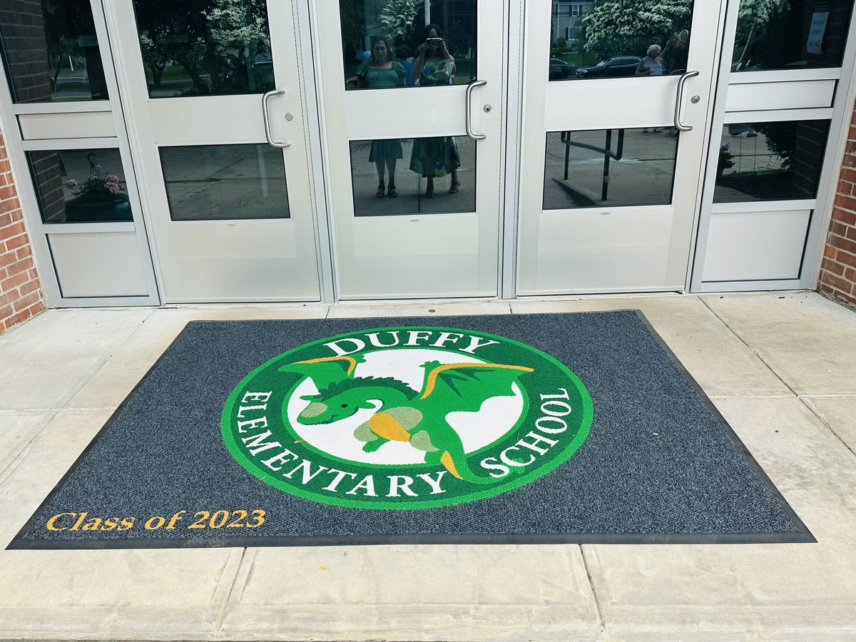 DuffyDragons's tweet photo. Once a Dragon, always a Dragon! Congratulations, 5th graders 💚 https://t.co/xFCJBkTbZS