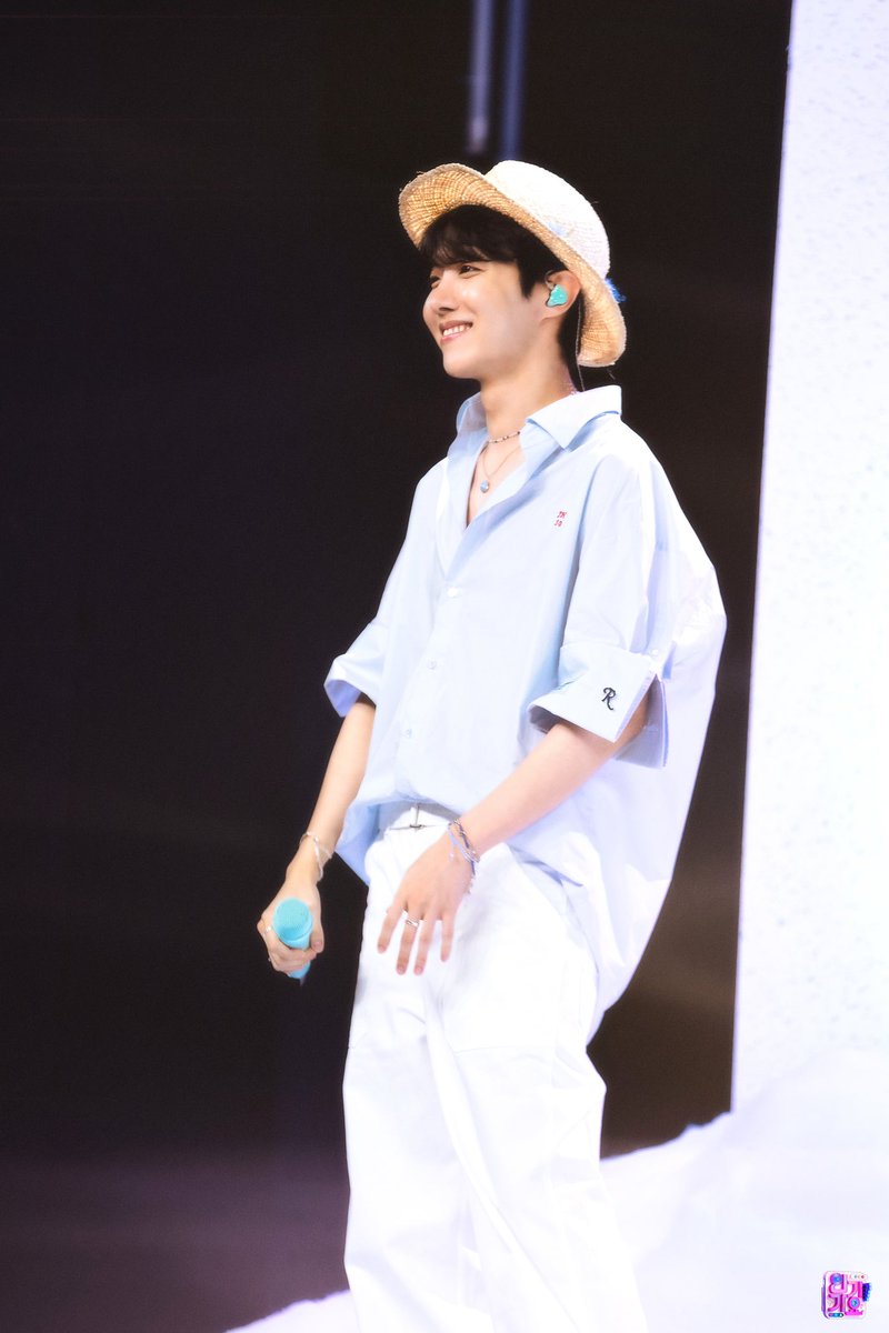 dailysoftHobi's tweet photo. D-488
Baby angel 💜
Love u J-HOPE
#훈련병_정호석_자랑스러워
#부대마저_햇살가득_제이홉
#제이홉_전역까지_기다릴게
#JHOPE #HOSEOK #Hobi #JungHoseok #BTSjhope #방탄소년단제이홉 #jhopeBTS #방탄소년단jhope #제이홉 #호비 #정호석 #UntilWeMeetAgainJHOPE https://t.co/qTVuf1hAM2