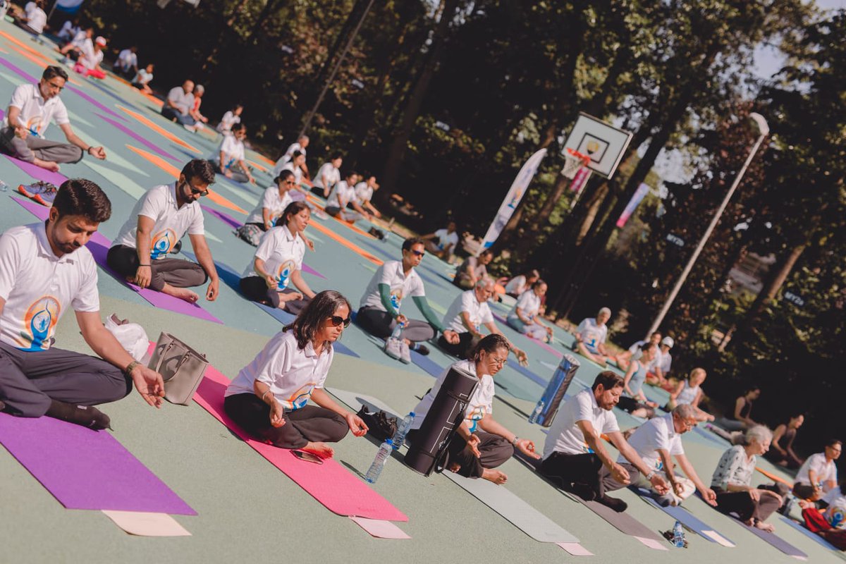 IndinNederlands's tweet photo. A rejuvenating yoga session at Amstelveen organised by the Embassy with local partners!

More than 100 participants embraced the magic of Yoga on the peaceful grounds of @AmityAmsterdam
#IDY2023 #InternationalDayofYoga2023 #YogaforVasudhaivaKutumbakam   @airindia @Tjapko_Poppens https://t.co/Vm9cm2iHbD