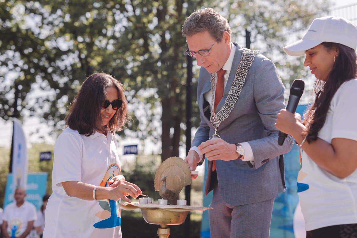 IndinNederlands's tweet photo. A rejuvenating yoga session at Amstelveen organised by the Embassy with local partners!

More than 100 participants embraced the magic of Yoga on the peaceful grounds of @AmityAmsterdam
#IDY2023 #InternationalDayofYoga2023 #YogaforVasudhaivaKutumbakam   @airindia @Tjapko_Poppens https://t.co/Vm9cm2iHbD