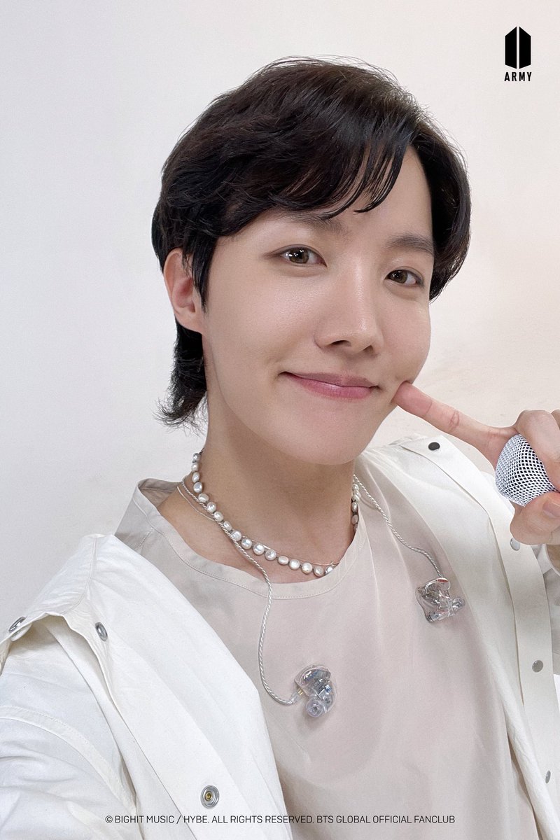 dailysoftHobi's tweet photo. D-487
Let me kiss you cutie pie 🥺
Love u J-HOPE
#훈련병_정호석_자랑스러워
#부대마저_햇살가득_제이홉
#제이홉_전역까지_기다릴게
#JHOPE #HOSEOK #Hobi #JungHoseok #BTSjhope #방탄소년단제이홉 #jhopeBTS #방탄소년단jhope #제이홉 #호비 #정호석 #UntilWeMeetAgainJHOPE https://t.co/hOdxAfH9Zs