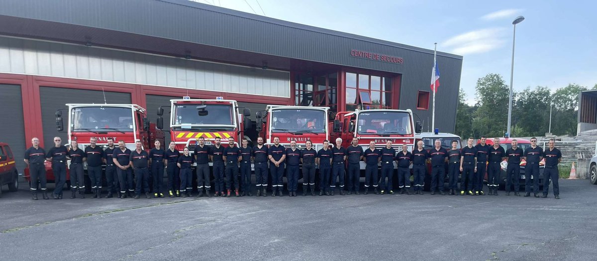 PompiersStchely's tweet photo. [Manoeuvre de secteur]

Aujourd’hui a eu lieu la manœuvre de secteur feu de forêt organisé par le centre de secours du Malzieu avec les centre de Saint-Alban, Serverette et Saint-Chély.
Différents ateliers important à revoir avant le début de la saison feu de forêt 🔥
@sdislozere https://t.co/YKFmwRGajK