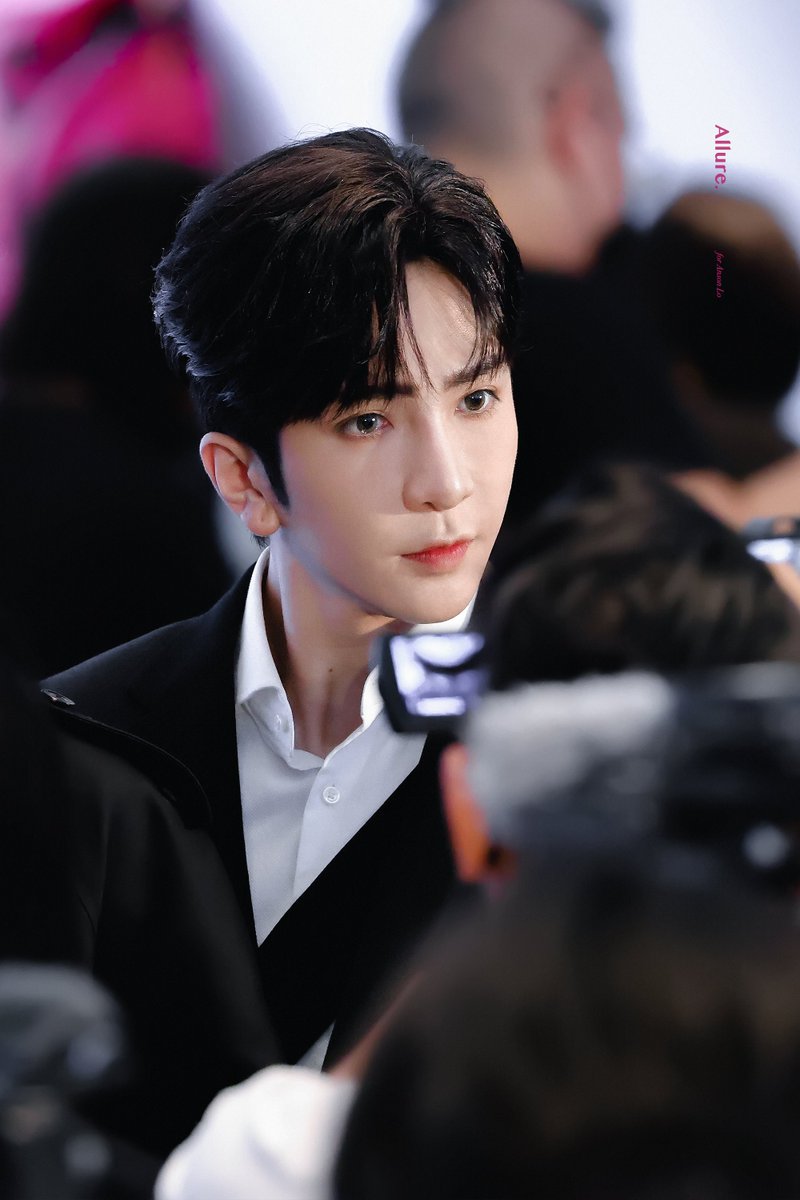 Allure_0707's tweet photo. 230518 MIRROR SOLO CONCERT 2023/24 PRESS CONFERENCE

盧總🥂

#AnsonLo #ansonlo盧瀚霆 #盧瀚霆 #mirrorweare #アンソンロー #アンソン・ロー https://t.co/OfNWJa77ij