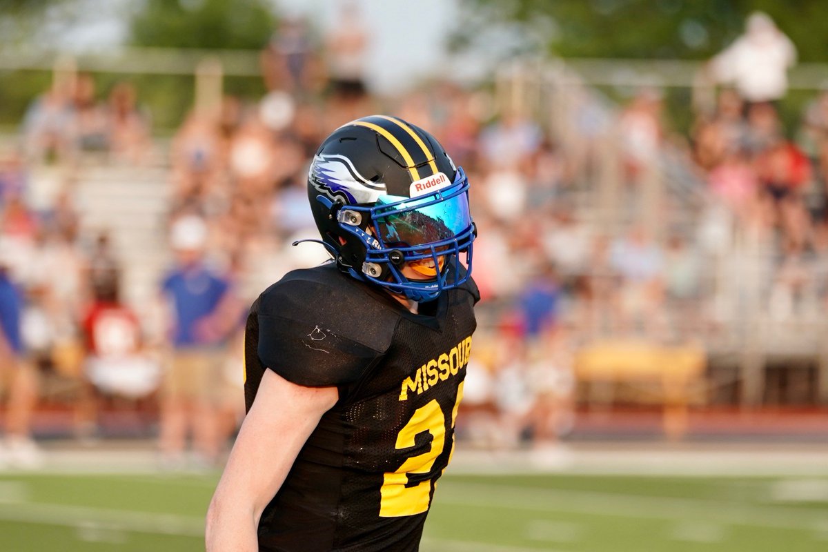 SpectrumNewsKC's tweet photo. .@HyVeeKCMetro Game of the Week -

Last time we saw Grain Valley's Rhylan Alcanter, he was tearing it up on the 🏀 court!

He has a key fumble recovery to stop a KS drive.

Alcanter is a @pittstate commit.

🔥📸 @AjHildreth https://t.co/JksHi0ghbY