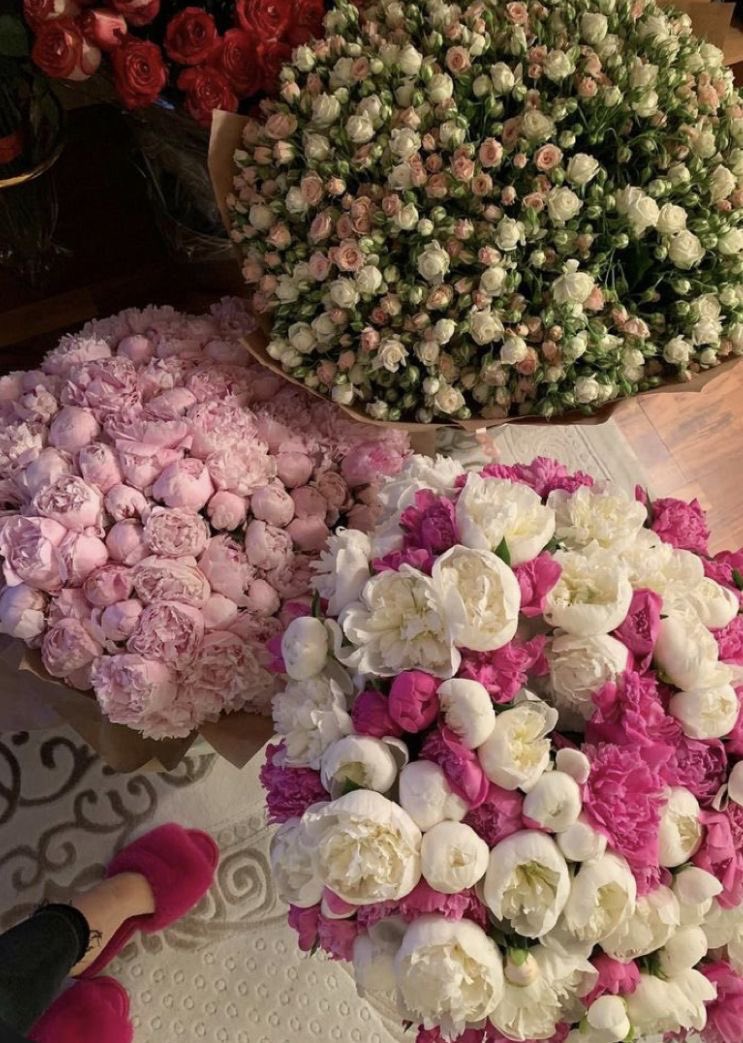 flowers is a girl’s best friend 💐