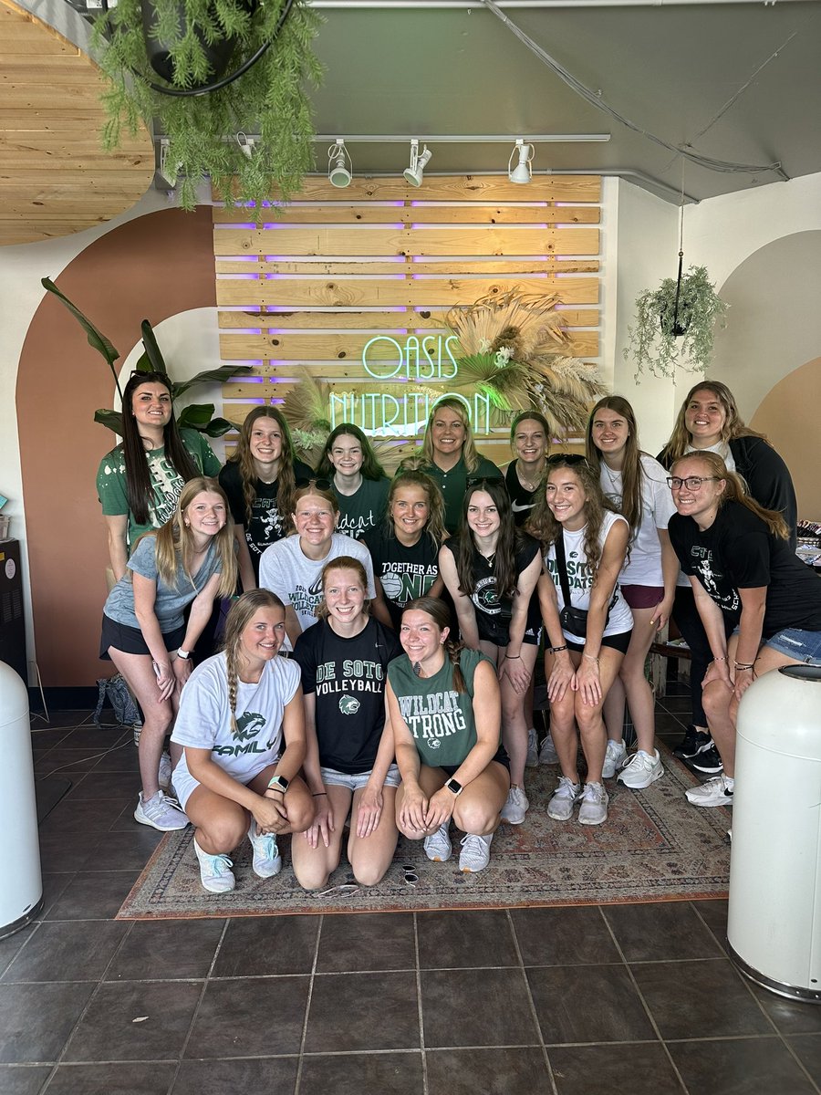 We have gotten such great support today!!! If you haven’t had a chance, we will be up here until 2:00pm! 🏐💚🖤