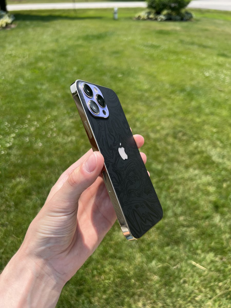 MrCreator1's tweet image. My iPhone 13 Pro Max…thanks @dbrand now I’m addicted to buying your skins and it’s your fault.

#iPhone13ProMax #Dbrand #Skins