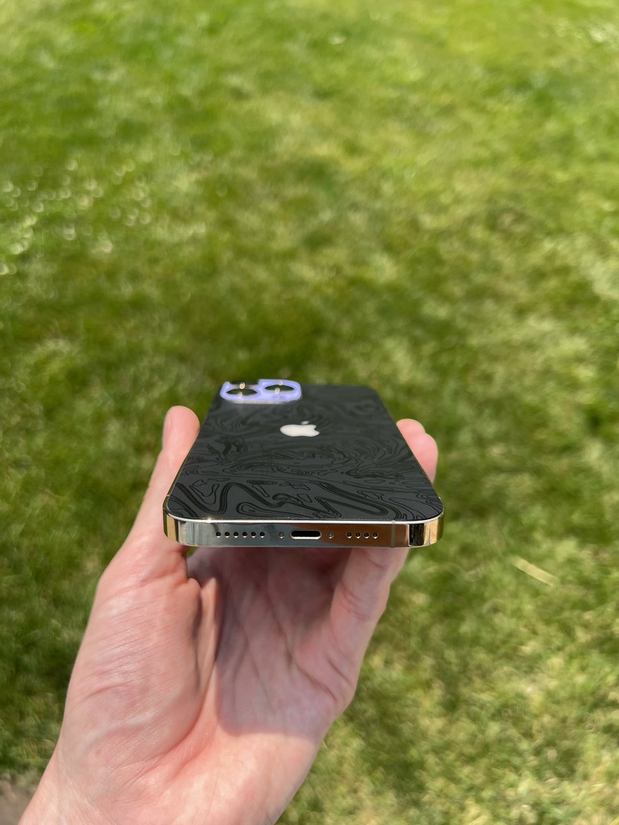 MrCreator1's tweet image. My iPhone 13 Pro Max…thanks @dbrand now I’m addicted to buying your skins and it’s your fault.

#iPhone13ProMax #Dbrand #Skins
