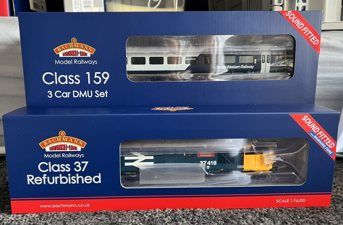 Great day out to @DemuShowcase today, although the wallet definitely didn’t have a good day. The two main purchases from @kernowmodelrail are a Class 159 and Class 37 both at an amazing price from their exclusives range. #TMRGUK