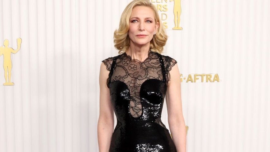 Cate Blanchett repeating today her SAG Awards look but she can because she's a queen. 
#cateblanchett