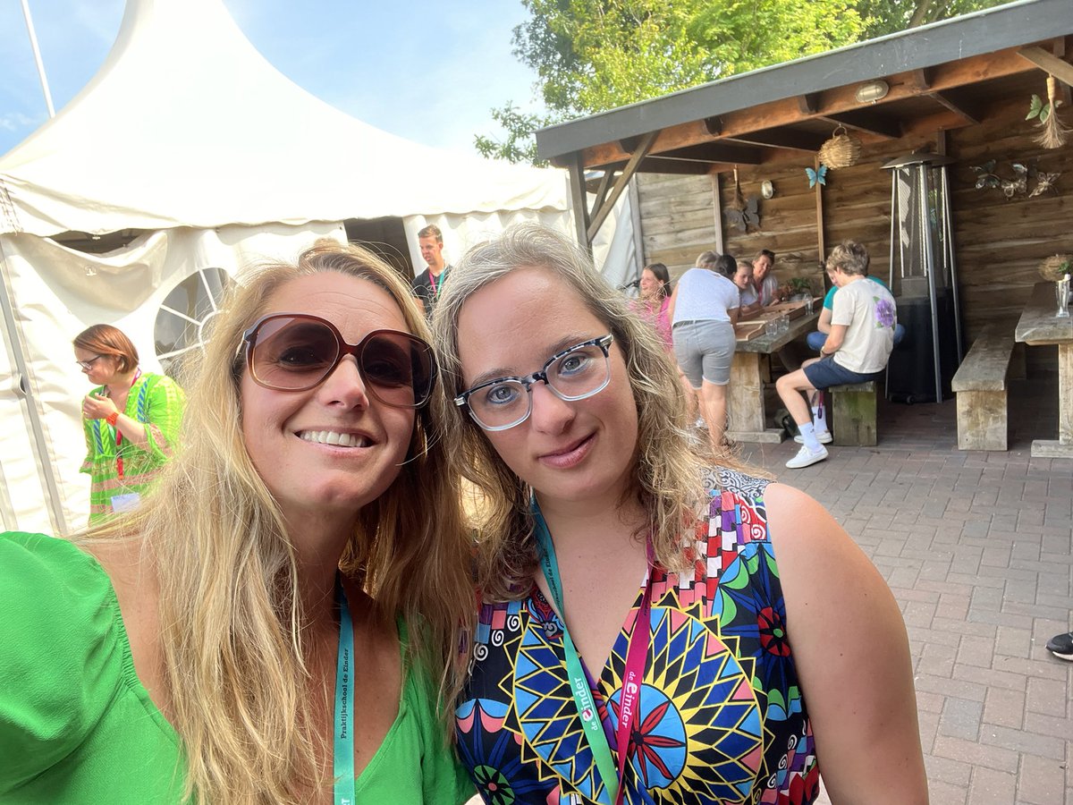 eninnaj_'s tweet photo. Reünie @SAMENindesneeuw. Plezier, eten, drinken, herinneringen ophalen, vrienden zien en voorpret voor weer een nieuw seizoen samen sporten ❤️⛷️🎿 https://t.co/ZVF9GIi0oA