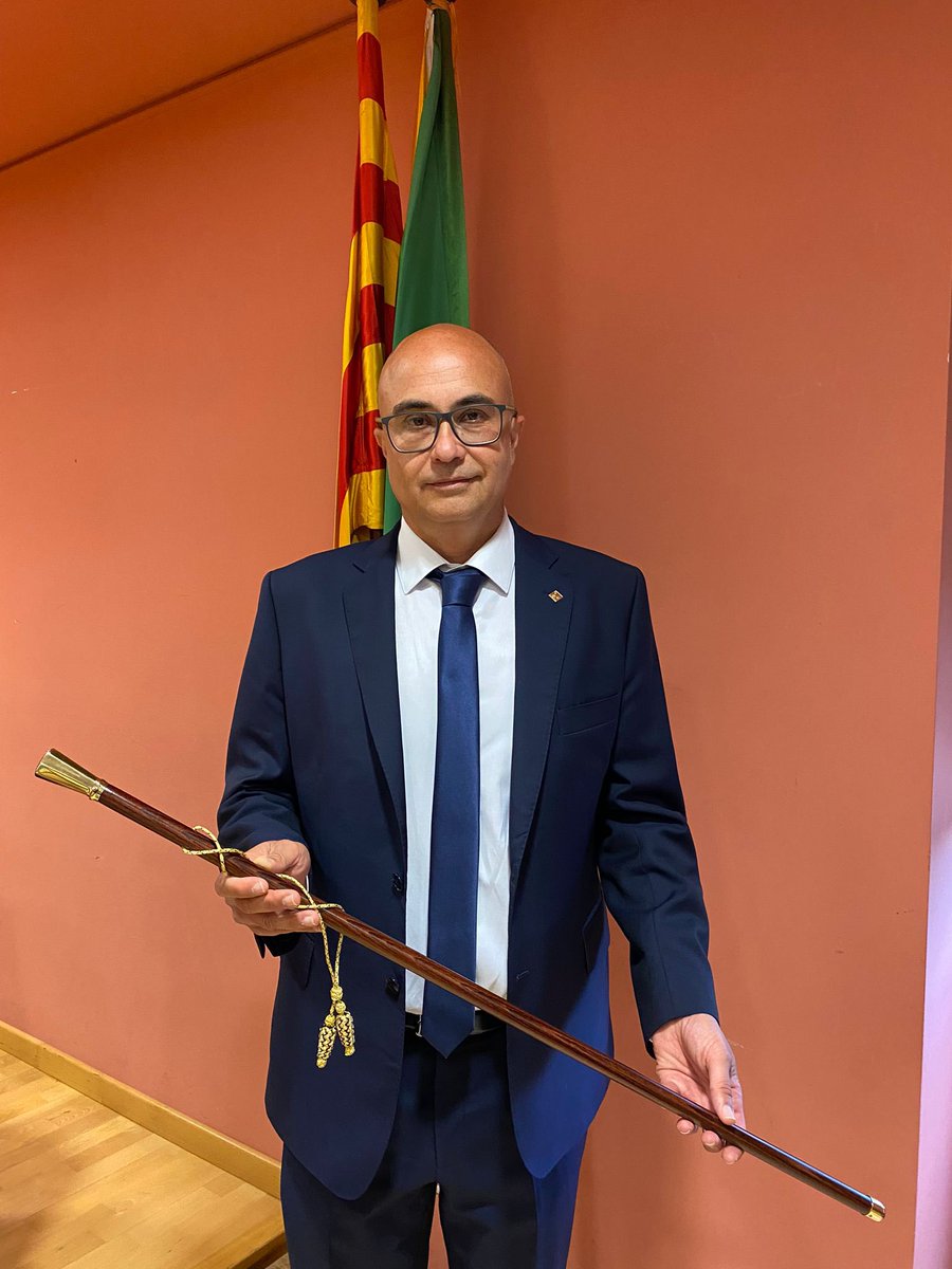 Després de 8 anys, prenc possessió novament com a alcalde amb la il·lusió i la força de sempre, i amb la responsabilitat encara més gran si és possible. Amb tot l'equip, al vostre servei: per tots i per a tots! #somdeJesús