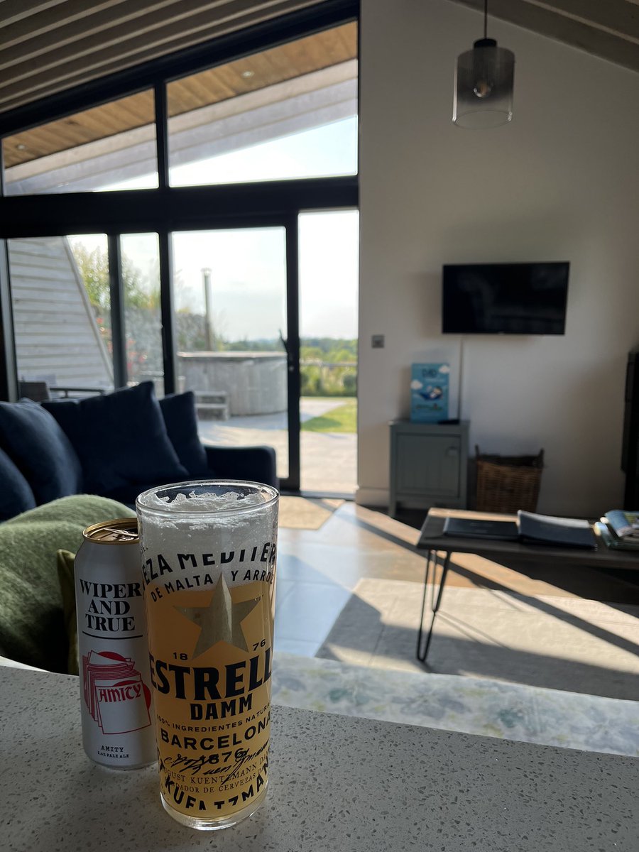 DurbanNils's tweet photo. Drinking a @WiperAndTrue 3.4% Amity pale https://t.co/MoGbhxhboG
