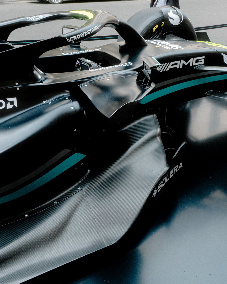 La Formule 1 de Lewis Hamilton est exposée à Paris ce week-end !

 📍 Rue de la paix, Place-Vendôme
