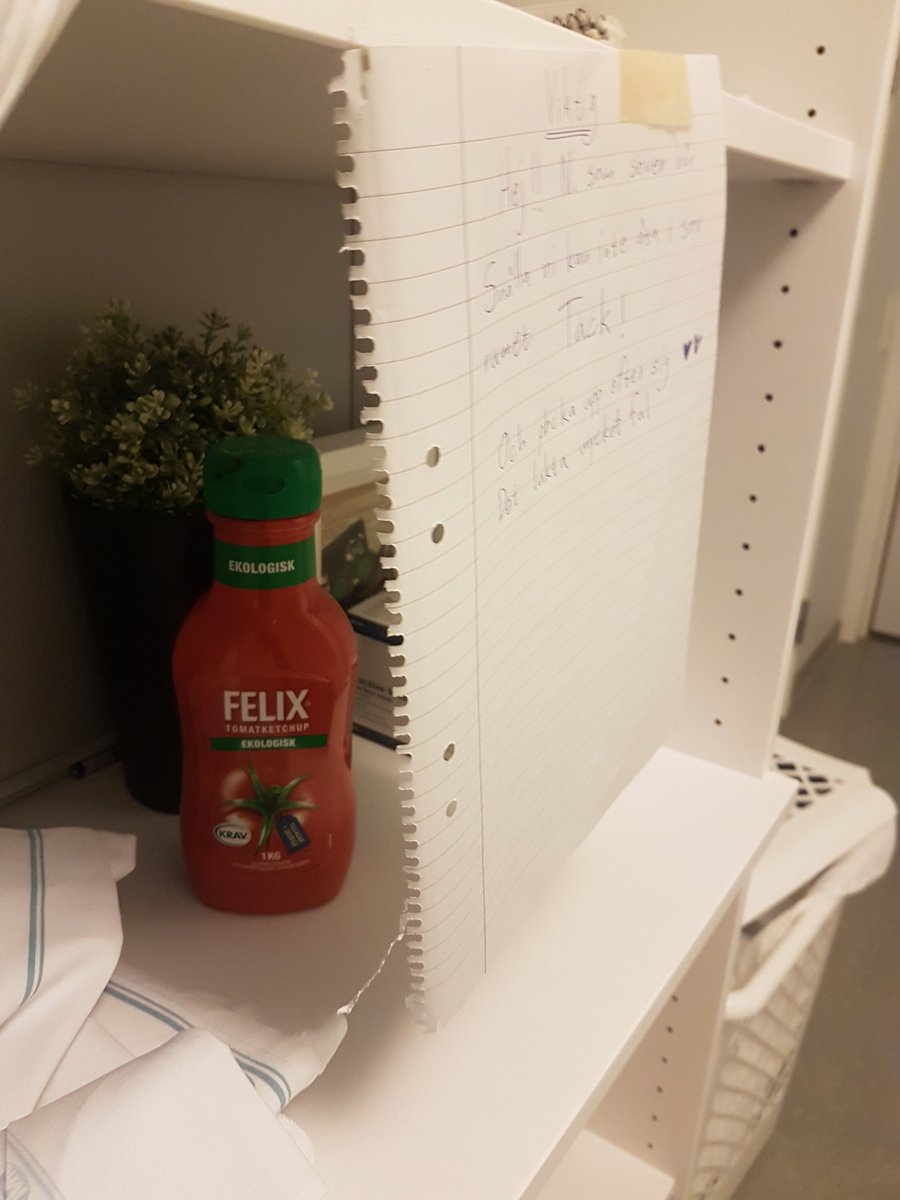 Fråga 1: Vem äter i jourrummet?
Fråga 2: Vem äter ketchup i jourrummet?

Randarens bryderier. Två veckor kvar. 😁