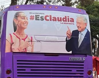 taller2006's tweet photo. Claudia  ¿Por qué le faltas al respeto al presidente AMLO?
No ignoras que él pidió que no se use su nombre ni su imagen para hacer campaña.

¿Por qué no juegas limpio? https://t.co/ZWupxjPkPj