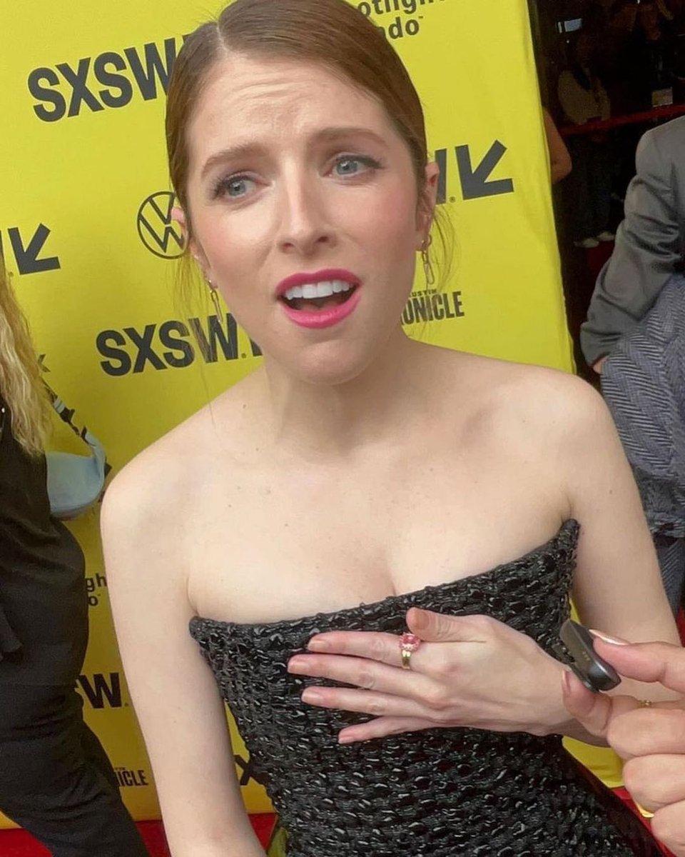 Beca sees Chloe on the Red Carpet 🌹❤️
#annakendrick #brittanysnow #mysendrickheart