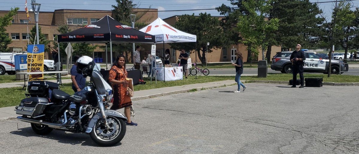 TPSMotorSquad's tweet photo. One of our Motor Officers attended the 31 Division Open House today.

We enjoy these events as it gives us the opportunity to interact with the community in a more informal way.

#HM30 https://t.co/fwuOOiBDSk