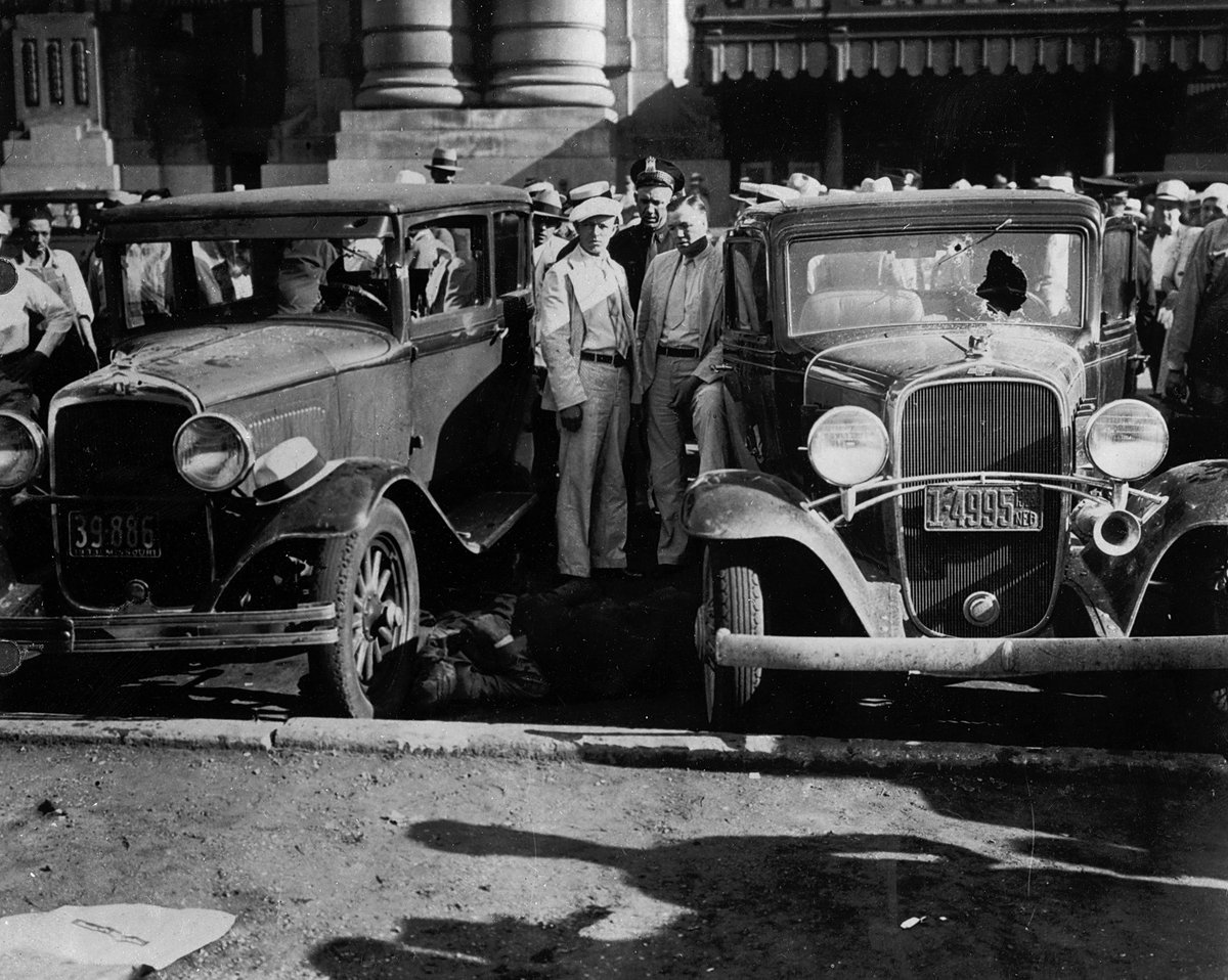 #OTD 90 years ago four law enforcement officers and a federal prisoner were killed in what became known as the 'Kansas City Massacre.' After this deadly attack, Congress granted #FBI agents the authority to make arrests and carry firearms. Learn more at: fbi.gov/history/famous…