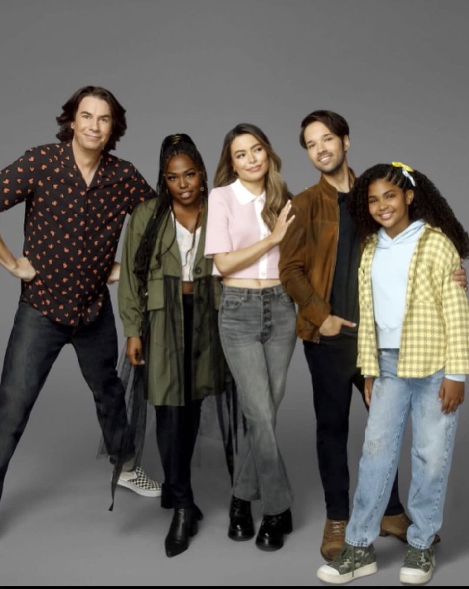 teamcreddie2007's tweet photo. Happy 2year ago the first season of #icarly reboot came out. 
I’m so so happy we got this reboot we  are getting our #ceddie endgame ♾️❤️ 🥹 https://t.co/8kfsDf9J3K