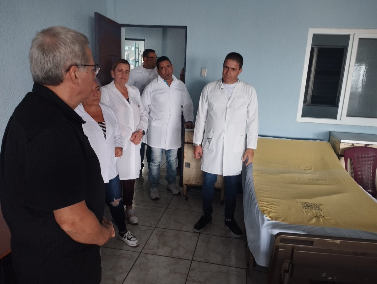 Visita nuestro embajador Nazario Fernandez al Centro Oftalmologico ubicado en el depatamento de Escuintla, lo acompañan  la Coordinadora de la Brigada Médica Cubana Dra. Mariheta y la Jefa de Operacion Milagro, Dra. Maria Elena.