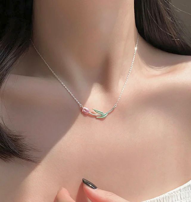 tulip necklace