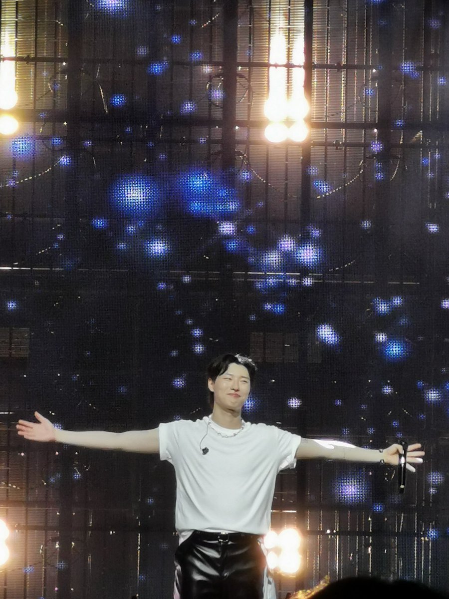 bbcho_sy's tweet photo. Still can't believe I saw and heard his voice 🥺🥺🥺 Wahhhhhhh I love you, Seungyoun ❤️❤️

@c_woodzofficial @_chowoodz #WOODZ #WOODZinMNL #WOODZinManila #WOODZinMNL2023 #WOODZ_WORLD_TOUR_IN_MNL #WOODZ_WORLD_TOUR #OO_LI https://t.co/9nbf5nsdRt
