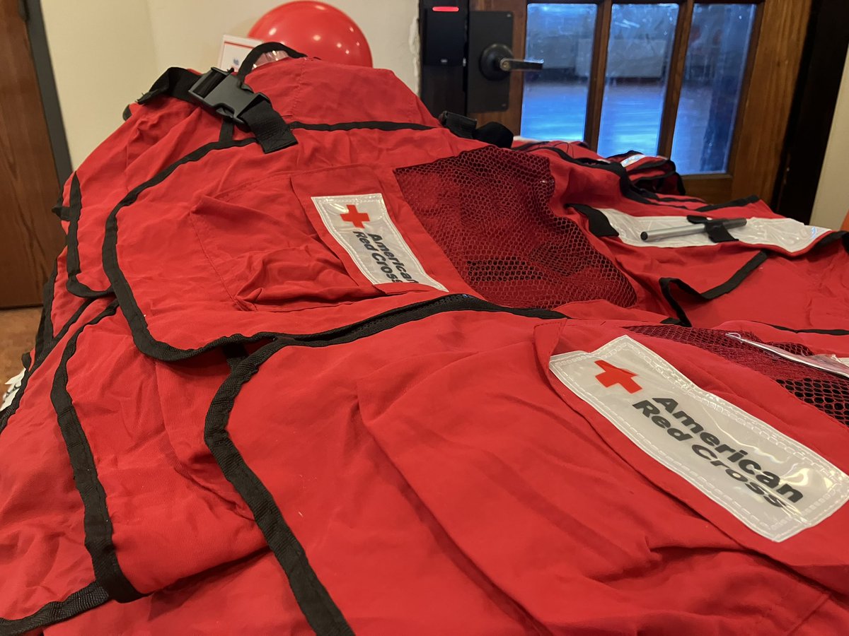 indianaRedCross's tweet photo. We are gearing up to install free smoke alarms in Fall Creek Place! 
Vests ✔️
Backpacks✔️
Excited #RedCross volunteers ✔️
#endhomefires https://t.co/nJNN5TJj2d