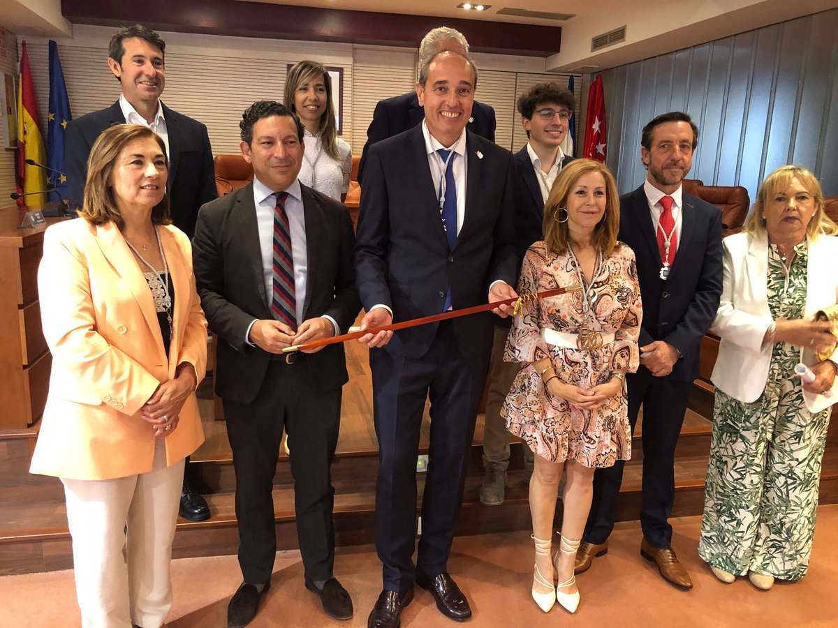 Carlos_Gonzlez_'s tweet photo. Enhorabuena a @asensiomar, reelegido alcalde de Sevilla la Nueva con una rotunda mayoría: 9 votos de 13 concejales.

Y enhorabuena a todo su equipo por el gran trabajo realizado y el mayor de los éxitos para todos los proyectos del nuevo mandato. https://t.co/Cre2NfQ8Ok