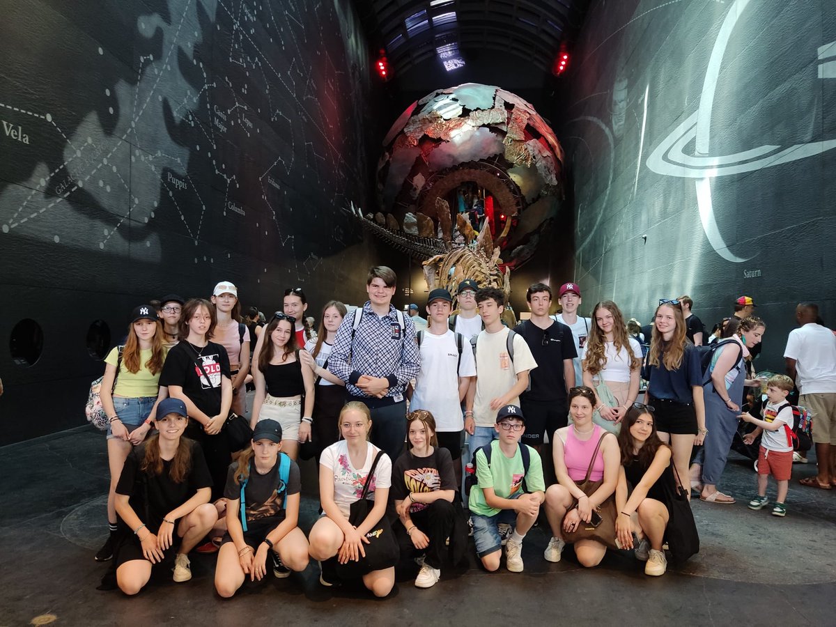 Len tak narýchlo referujeme: videli sme Natural museum, Science museum, potom krátky oddych v Hyde parku. Ešteže sme si stihli kúpiť tričká!!!