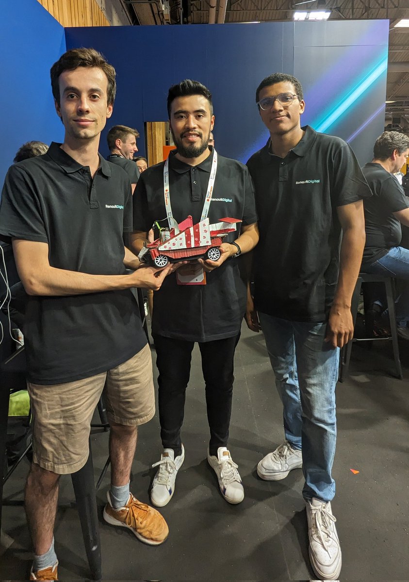 [#Vivatech ] L'équipe Formule 1MT représente l' <a href="/IMTAtlantique/">IMT Atlantique</a> sans le classement école de notre Grand Prix Renault Digital - Vivatech 23 ! 🚗

"On a fait un bon départ ce matin et on espère poursuivre sur cette lancée ! On mise tout sur le grand prix de beauté ! " ✨